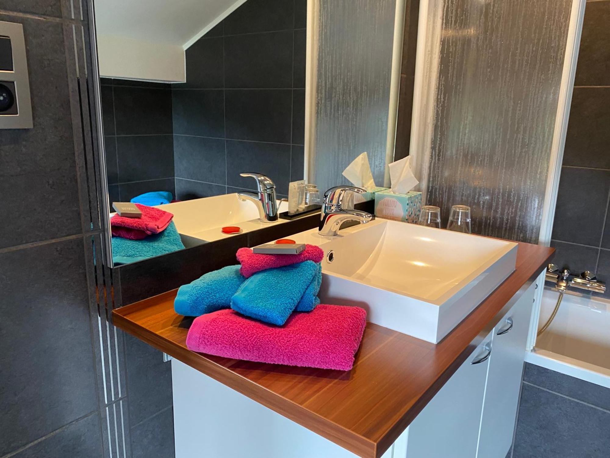 Les Sansonnets Hotel Vaux-sur-Sure ภายนอก รูปภาพ