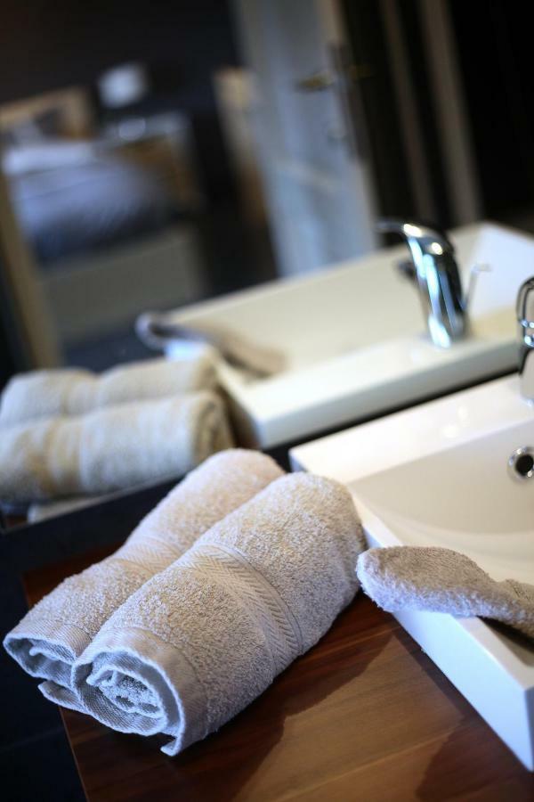 Les Sansonnets Hotel Vaux-sur-Sure ภายนอก รูปภาพ