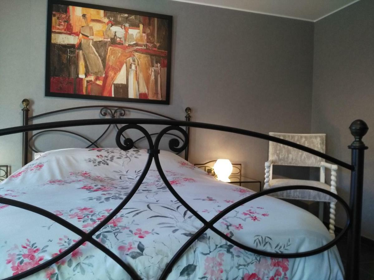 Les Sansonnets Hotel Vaux-sur-Sure ภายนอก รูปภาพ