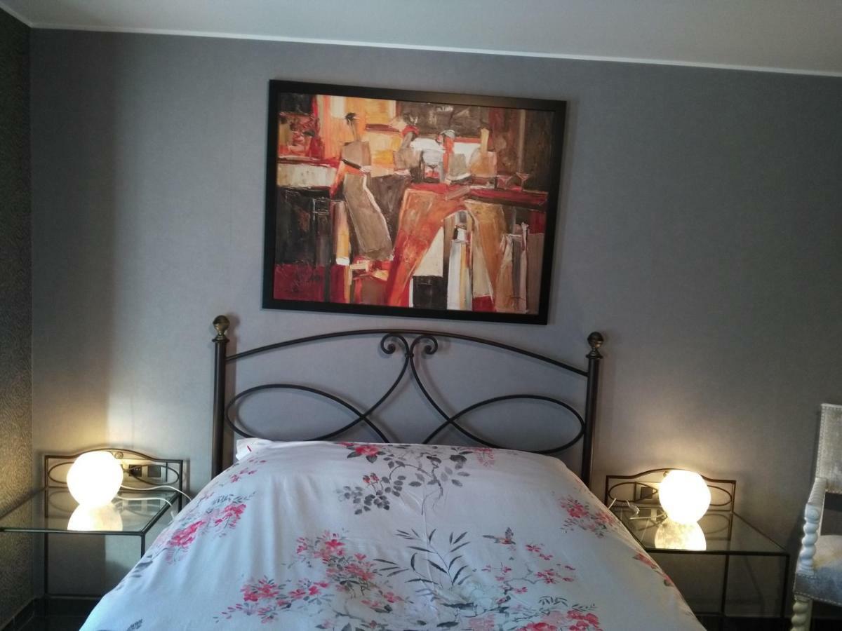 Les Sansonnets Hotel Vaux-sur-Sure ภายนอก รูปภาพ